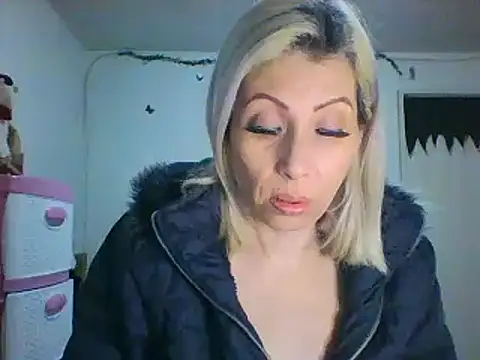 alixia81 online show from 12-24-24, 09:39