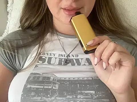 Snapshot of KaraLeee chatting on 01-09-25, 01:08 KaraLeee online show from 01-09-25, 01:08