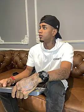 AaronCruz  online show from 02-28-25, 12:42