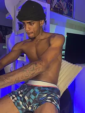 AaronCruz  online show from 10-04-25, 03:48