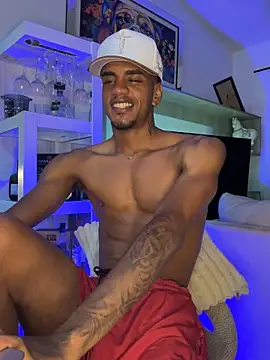 AaronCruz  online show from 10-05-25, 05:28