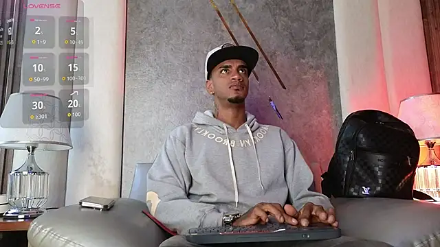 AaronCruz  online show from 11-07-25, 04:18