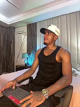 AaronCruz  online show from 02-07-26, 03:32