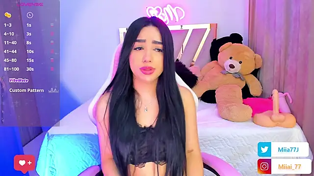 Snapshot of Miia77_ chatting on 09-21-25, 04:14 Miia77  online show from 09-21-25, 04:14