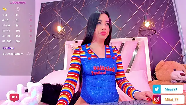 Snapshot of Miia77_ chatting on 10-31-25, 03:07 Miia77  online show from 10-31-25, 03:07