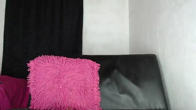 Snapshot of Catalinasexy_2 chatting on 02-13-25, 02:12 Catalinasexy 2 online show from 02-13-25, 02:12