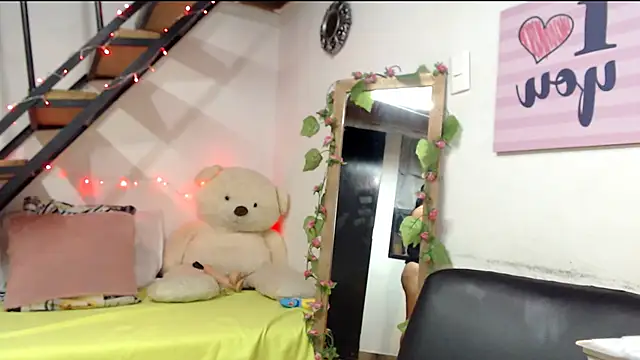 luna sky83 online show from 12-30-24, 01:14