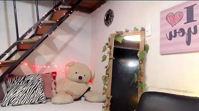 luna sky83 online show from 01-08-25, 05:37