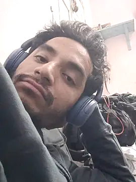 Snapshot of nskgenz chatting on 11-17-25, 08:25 nskgenz online show from 11-17-25, 08:25