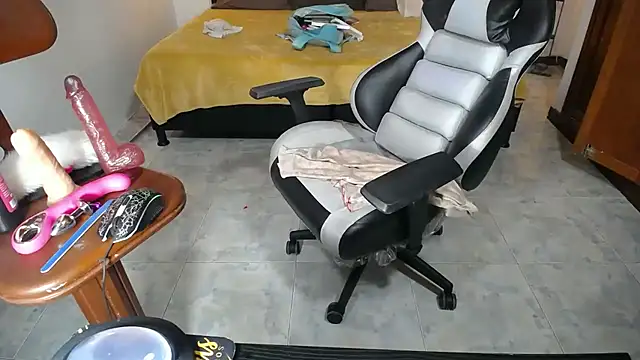 candy hairy online show from 01-08-25, 09:21