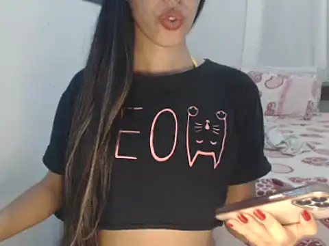 Snapshot of Blanc_Sophie chatting on 02-10-25, 12:41 Blanc Sophie online show from 02-10-25, 12:41