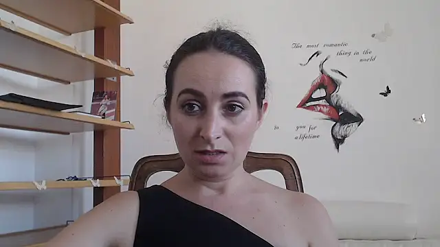 Snapshot of AskMeStandUp chatting on 09-23-25, 01:36 AskMeStandUp online show from 09-23-25, 01:36