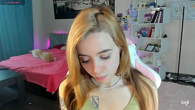 Snapshot of Ramona_Johnson chatting on 02-17-25, 07:04 Ramona Johnson online show from 02-17-25, 07:04