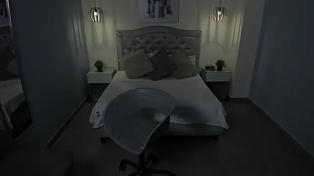 escarleth   online show from 10-21-25, 01:56