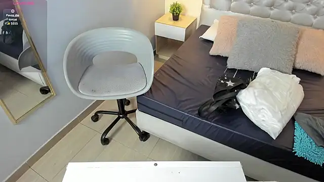 escarleth   online show from 03-04-26, 11:38