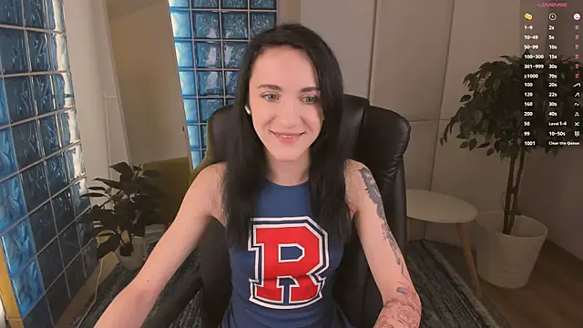 Snapshot of Dearly_kitty chatting on 09-17-25, 06:37 Dearly kitty online show from 09-17-25, 06:37