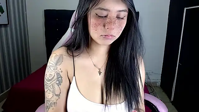 Snapshot of sarah_moon2 chatting on 01-30-25, 04:13 sarah moon2 online show from 01-30-25, 04:13