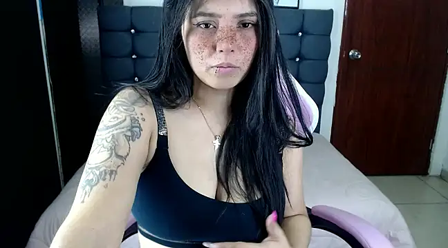 Snapshot of sarah_moon2 chatting on 02-18-25, 02:59 sarah moon2 online show from 02-18-25, 02:59