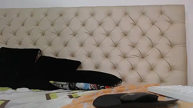 isabella jazz online show from 02-28-25, 05:04