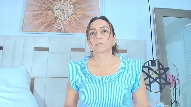 Snapshot of Hottest_Mature_ chatting on 10-11-25, 03:06 Hottest Mature online show from 10-11-25, 03:06