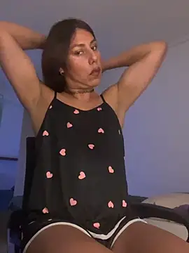 Snapshot of Yerucita chatting on 09-24-25, 02:15 Yerucita online show from 09-24-25, 02:15