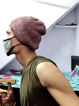 Snapshot of Habibi_big_b chatting on 12-20-24, 03:25 Habibi big b online show from 12-20-24, 03:25