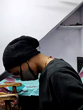 Snapshot of Habibi_big_b chatting on 12-24-24, 10:11 Habibi big b online show from 12-24-24, 10:11