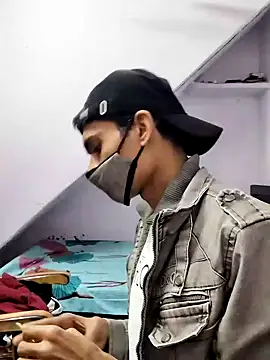 Snapshot of Habibi_big_b chatting on 12-25-24, 05:47 Habibi big b online show from 12-25-24, 05:47