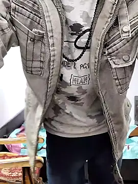 Snapshot of Habibi_big_b chatting on 12-30-24, 09:27 Habibi big b online show from 12-30-24, 09:27