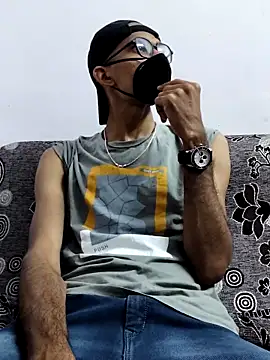 Snapshot of Habibi_big_b chatting on 03-07-25, 04:44 Habibi big b online show from 03-07-25, 04:44