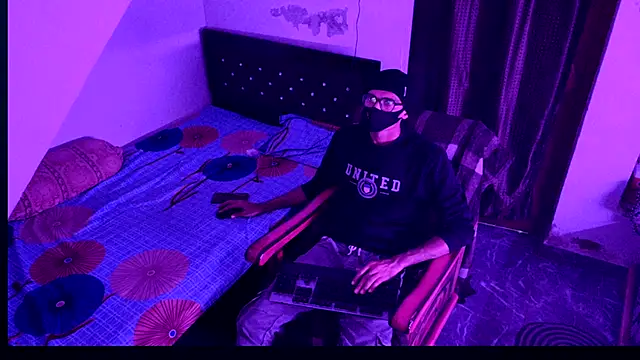 Snapshot of Habibi_big_b chatting on 09-15-25, 05:57 Habibi big b online show from 09-15-25, 05:57