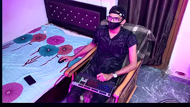 Snapshot of Habibi_big_b chatting on 09-24-25, 07:39 Habibi big b online show from 09-24-25, 07:39