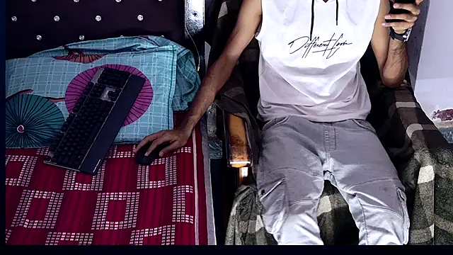 Snapshot of Habibi_big_b chatting on 10-10-25, 06:40 Habibi big b online show from 10-10-25, 06:40