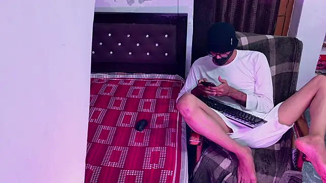 Snapshot of Habibi_big_b chatting on 10-16-25, 06:31 Habibi big b online show from 10-16-25, 06:31