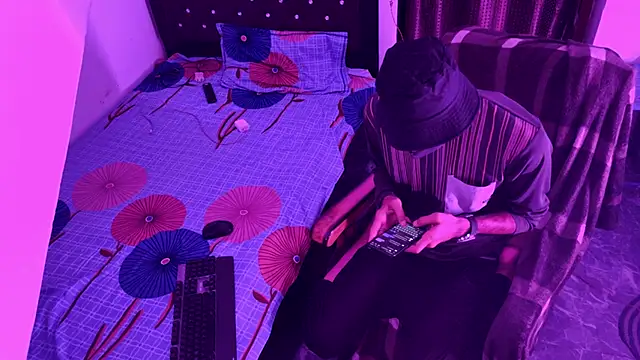 Snapshot of Habibi_big_b chatting on 11-07-25, 10:10 Habibi big b online show from 11-07-25, 10:10