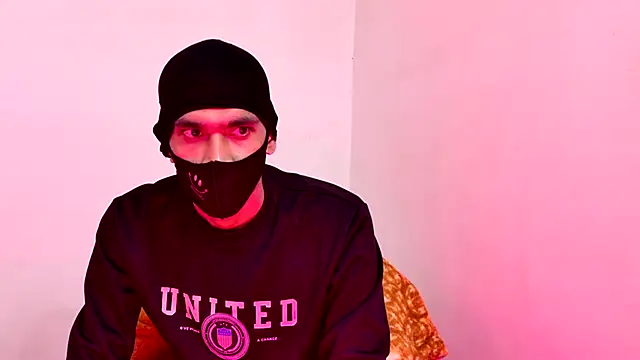 Snapshot of Habibi_big_b chatting on 11-25-25, 08:47 Habibi big b online show from 11-25-25, 08:47