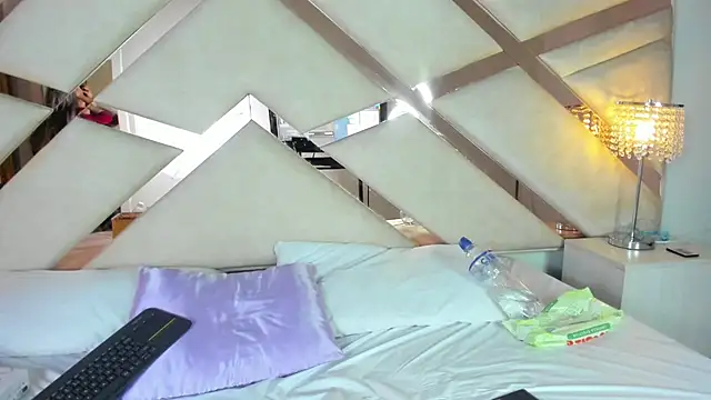 hanna  azumi online show from 01-20-25, 02:22