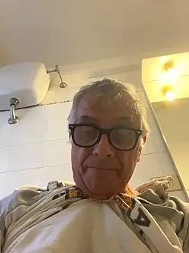 4n4l1zz4m1 online show from 01-10-26, 02:41