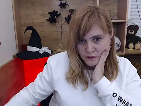 DaniellaKiss online show from 11-21-25, 03:22