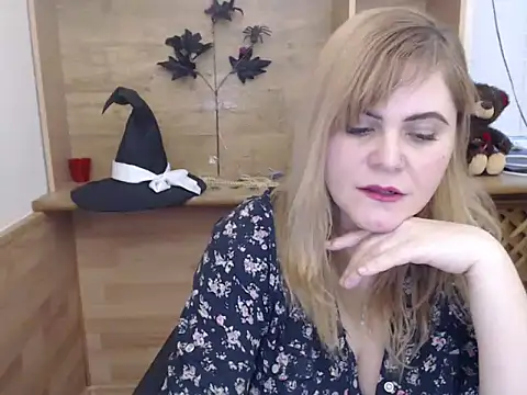 Snapshot of DaniellaKiss chatting on 12-16-25, 01:16 DaniellaKiss online show from 12-16-25, 01:16