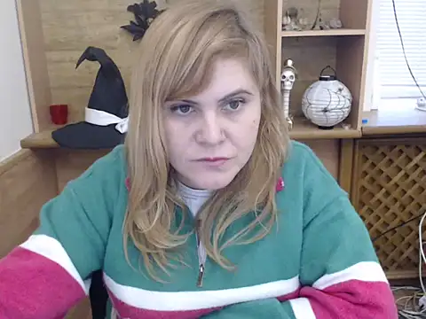 Snapshot of DaniellaKiss chatting on 12-20-25, 12:01 DaniellaKiss online show from 12-20-25, 12:01