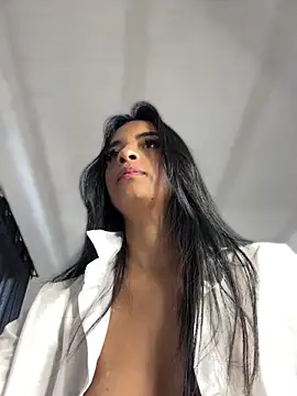 Laura fernandezII online show from 02-25-25, 06:20