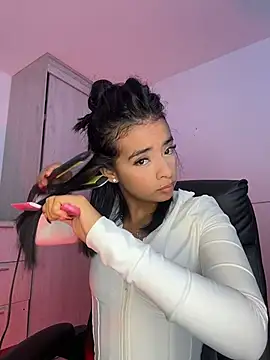 Laura fernandezII online show from 04-23-26, 07:49