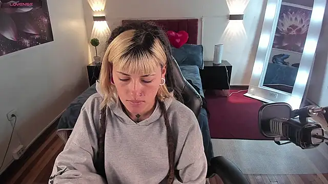 Snapshot of _sharlotte777 chatting on 01-25-25, 01:52 sharlotte777 online show from 01-25-25, 01:52