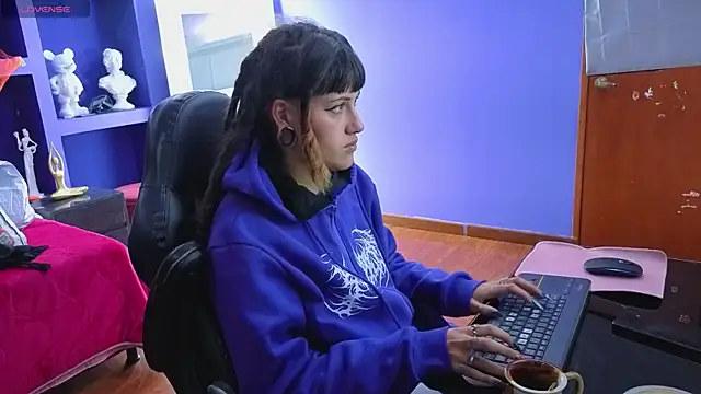 Snapshot of _sharlotte777 chatting on 11-05-25, 02:17 sharlotte777 online show from 11-05-25, 02:17