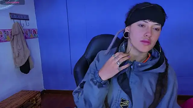 Snapshot of _sharlotte777 chatting on 11-12-25, 01:55 sharlotte777 online show from 11-12-25, 01:55