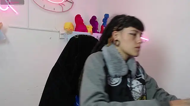 Snapshot of _sharlotte777 chatting on 11-24-25, 01:44 sharlotte777 online show from 11-24-25, 01:44