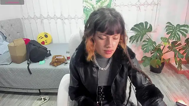 Snapshot of _sharlotte777 chatting on 12-02-25, 02:01 sharlotte777 online show from 12-02-25, 02:01