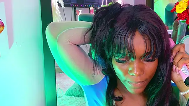 Snapshot of SarahBrunet chatting on 10-03-25, 05:10 SarahBrunet online show from 10-03-25, 05:10