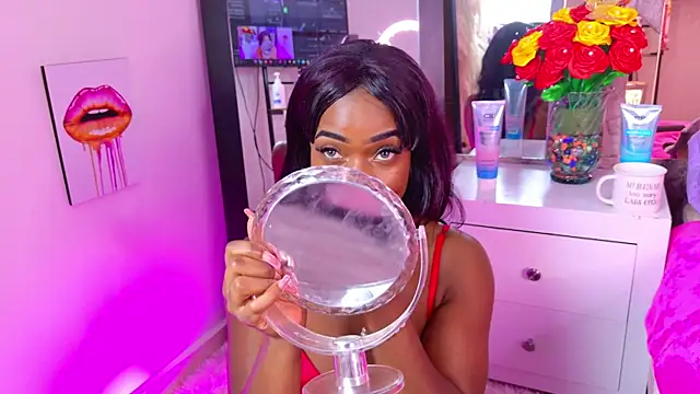 Snapshot of SarahBrunet chatting on 10-04-25, 12:47 SarahBrunet online show from 10-04-25, 12:47